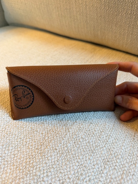 Ray-Ban \